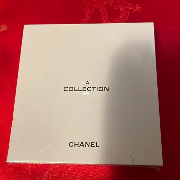 CHANEL Black and Gold Accessory Set - Picture 7 of 16